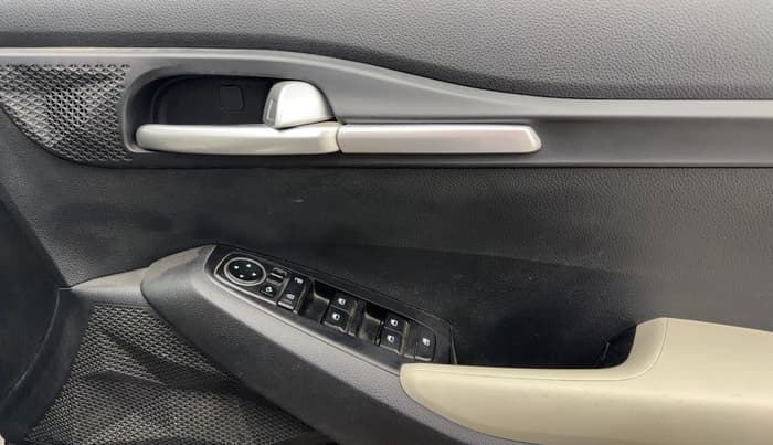 2023 KIA SELTOS HTK PLUS 1.5 IMT, Petrol, Manual, 52,754 km, Driver Side Door Panels Control