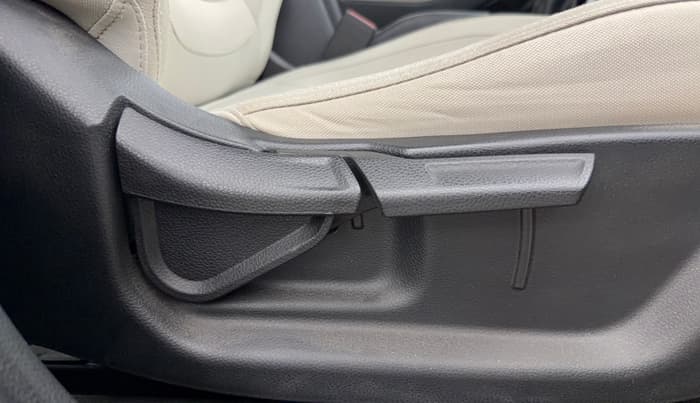 2023 KIA SELTOS HTK PLUS 1.5 IMT, Petrol, Manual, 52,754 km, Driver Side Adjustment Panel