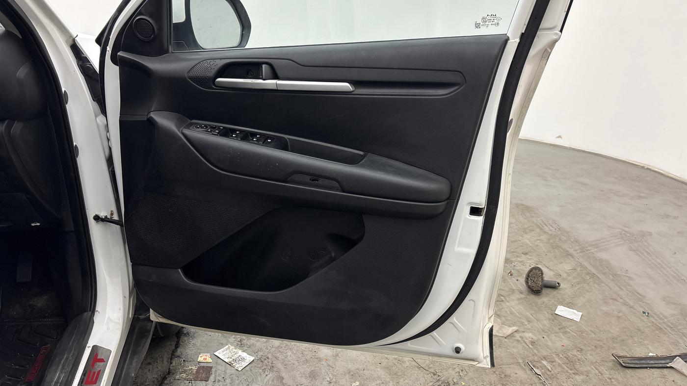 2022 KIA SONET HTK PLUS 1.5, Diesel, Manual, 1,48,756 km, Driver Side Door Panels Control