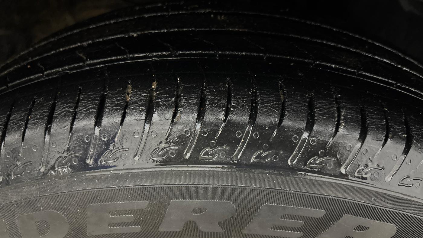 2022 KIA SONET HTK PLUS 1.5, Diesel, Manual, 1,48,756 km, Right Front Tyre Tread