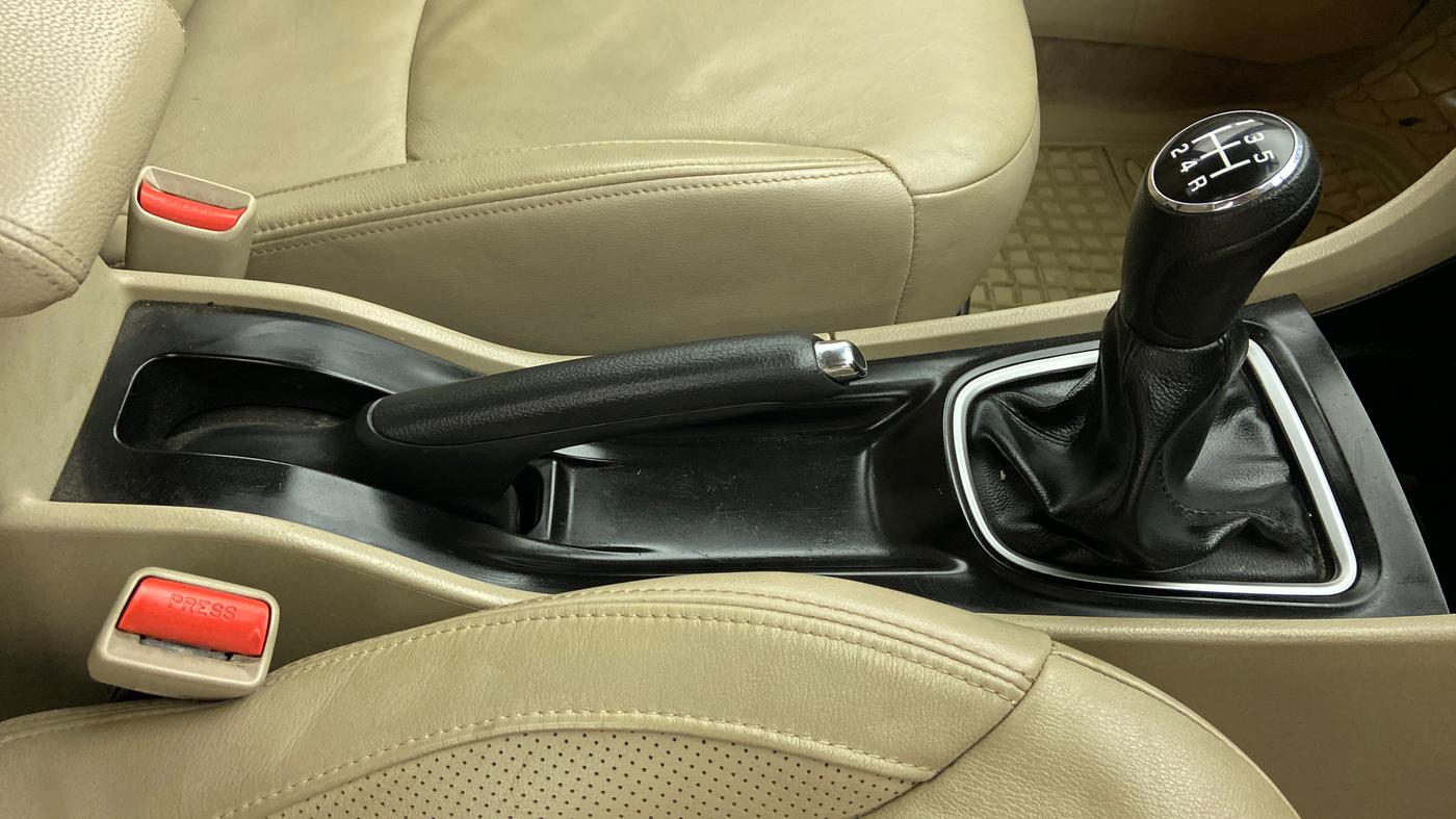 2018 Maruti Ciaz ALPHA 1.5 SHVS PETROL, Petrol, Manual, 21,061 km, Gear Lever
