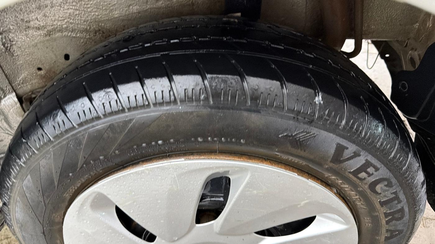 2015 Maruti Celerio VXI AMT, Petrol, Automatic, 42,550 km, Left Rear Tyre Tread