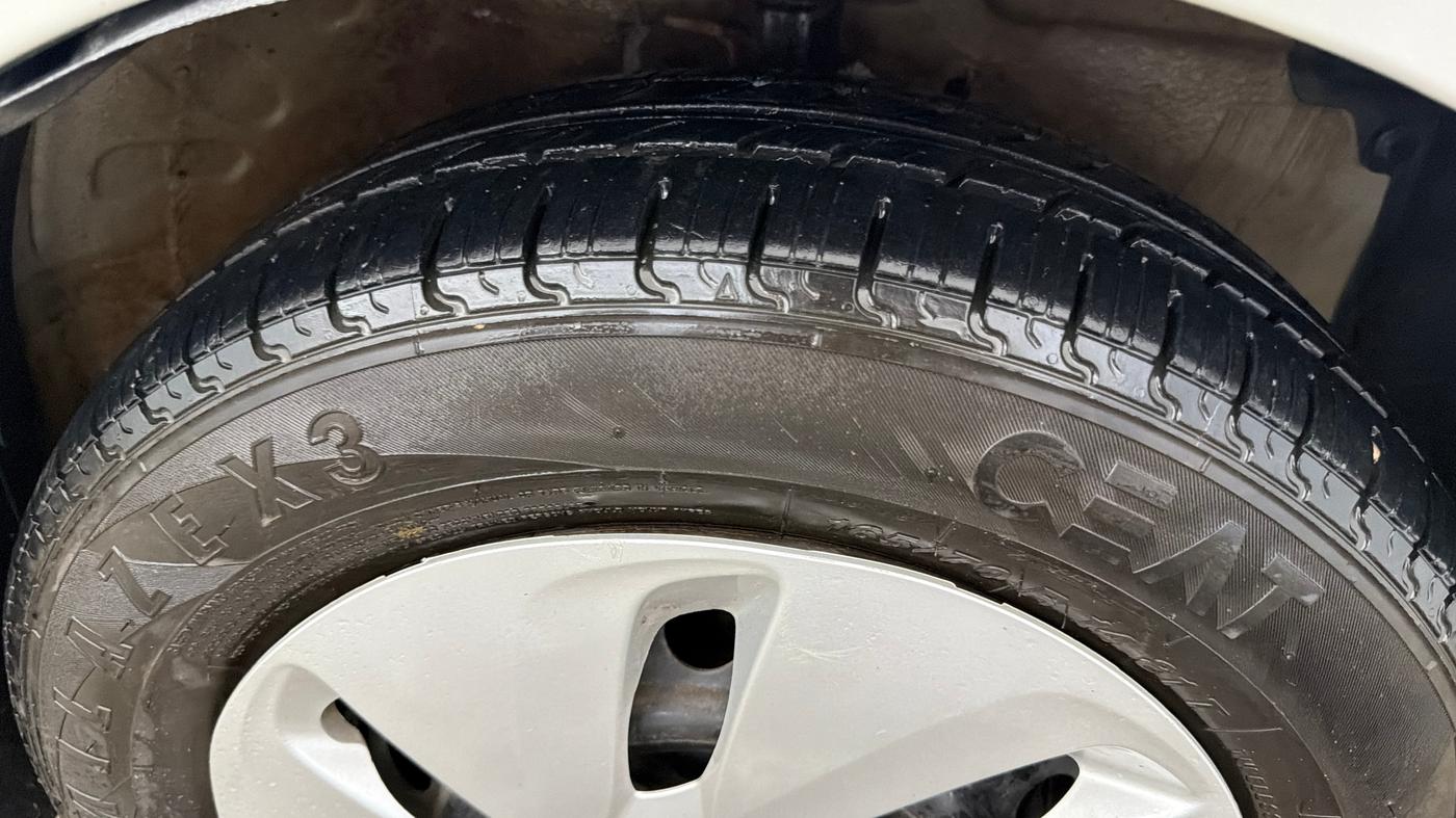2015 Maruti Celerio VXI AMT, Petrol, Automatic, 42,550 km, Right Front Tyre Tread