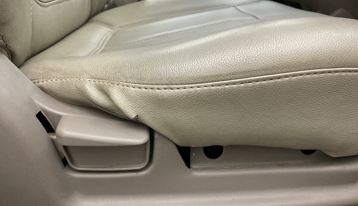 2011 Hyundai Accent EXECUTIVE, Petrol, Manual, 70,123 km, Driver Side Adjustment Panel