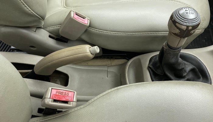 2011 Hyundai Accent EXECUTIVE, Petrol, Manual, 70,123 km, Gear Lever