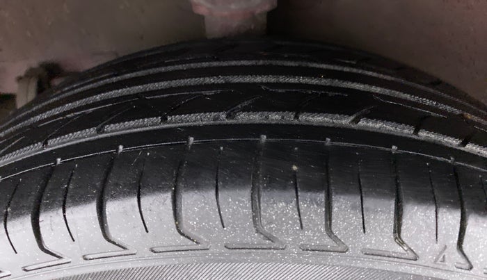 2011 Hyundai Accent EXECUTIVE, Petrol, Manual, 70,123 km, Right Rear Tyre Tread