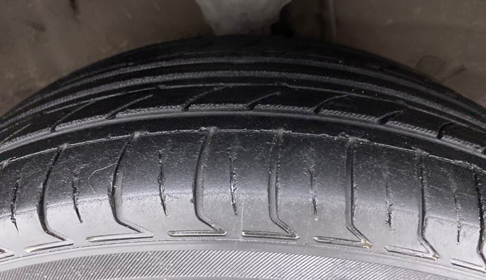 2011 Hyundai Accent EXECUTIVE, Petrol, Manual, 70,123 km, Right Front Tyre Tread