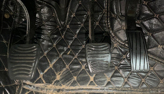 2021 Mahindra XUV300 W6 1.2 PETROL, Petrol, Manual, 1,18,148 km, Pedals