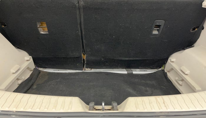 2021 Mahindra XUV300 W6 1.2 PETROL, Petrol, Manual, 1,18,148 km, Boot Inside