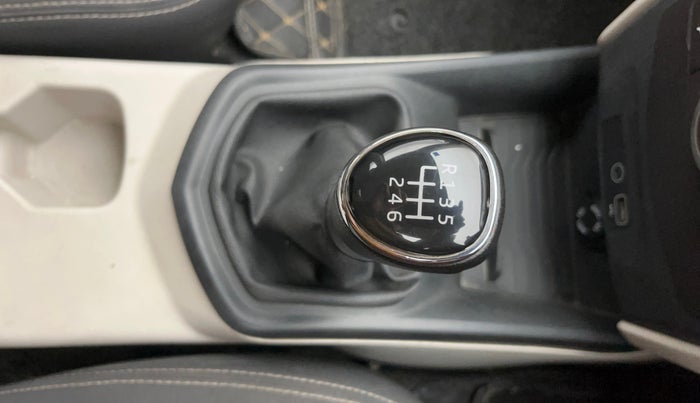 2021 Mahindra XUV300 W6 1.2 PETROL, Petrol, Manual, 1,18,148 km, Gear Lever