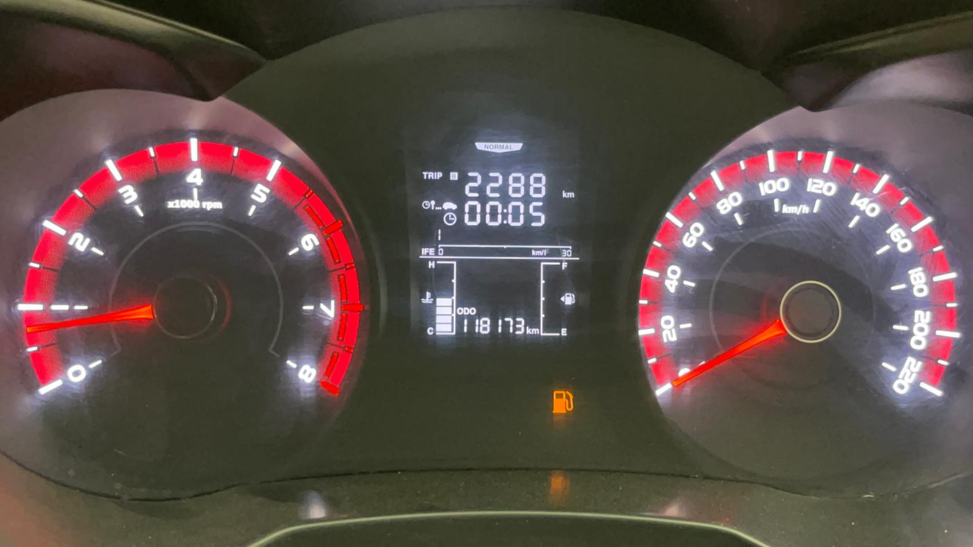 2021 Mahindra XUV300 W6 1.2 PETROL, Petrol, Manual, 1,18,178 km, Odometer Image