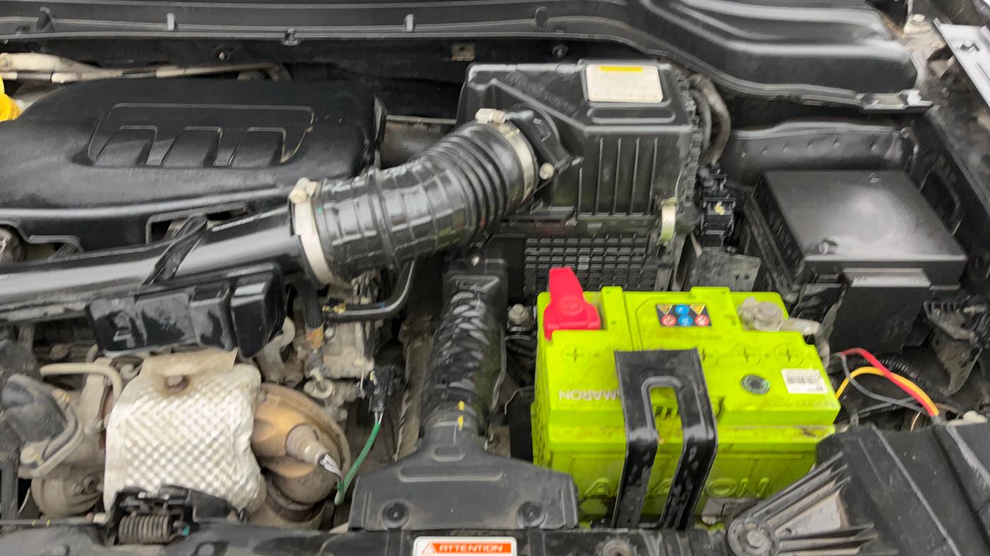 2021 Mahindra XUV300 W6 1.2 PETROL, Petrol, Manual, 1,18,178 km, Engine View - Left
