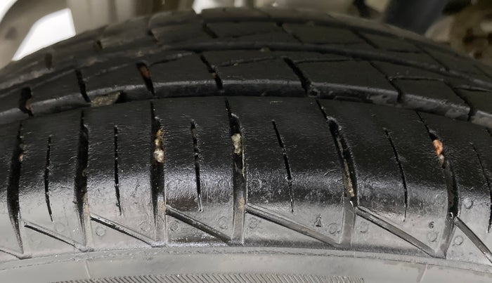 2020 Maruti Alto LXI, Petrol, Manual, 26,799 km, Right Rear Tyre Tread