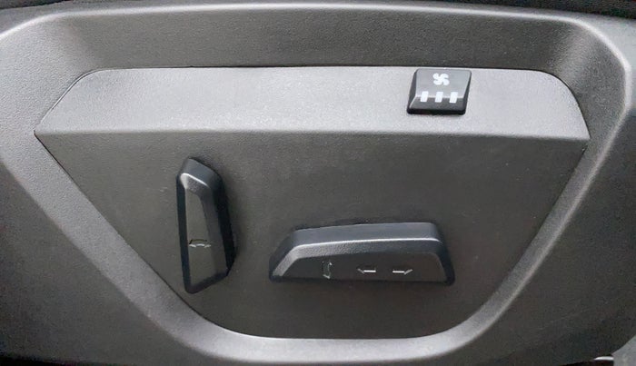 2022 Tata Safari XZ PLUS DARK EDITION, Diesel, Manual, 30,564 km, Driver Side Adjustment Panel