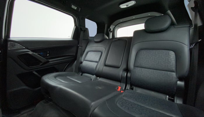 2022 Tata Safari XZ PLUS DARK EDITION, Diesel, Manual, 30,564 km, Reclining Back Row Seats