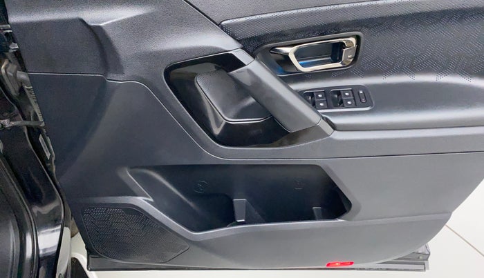 2022 Tata Safari XZ PLUS DARK EDITION, Diesel, Manual, 30,564 km, Driver Side Door Panels Control