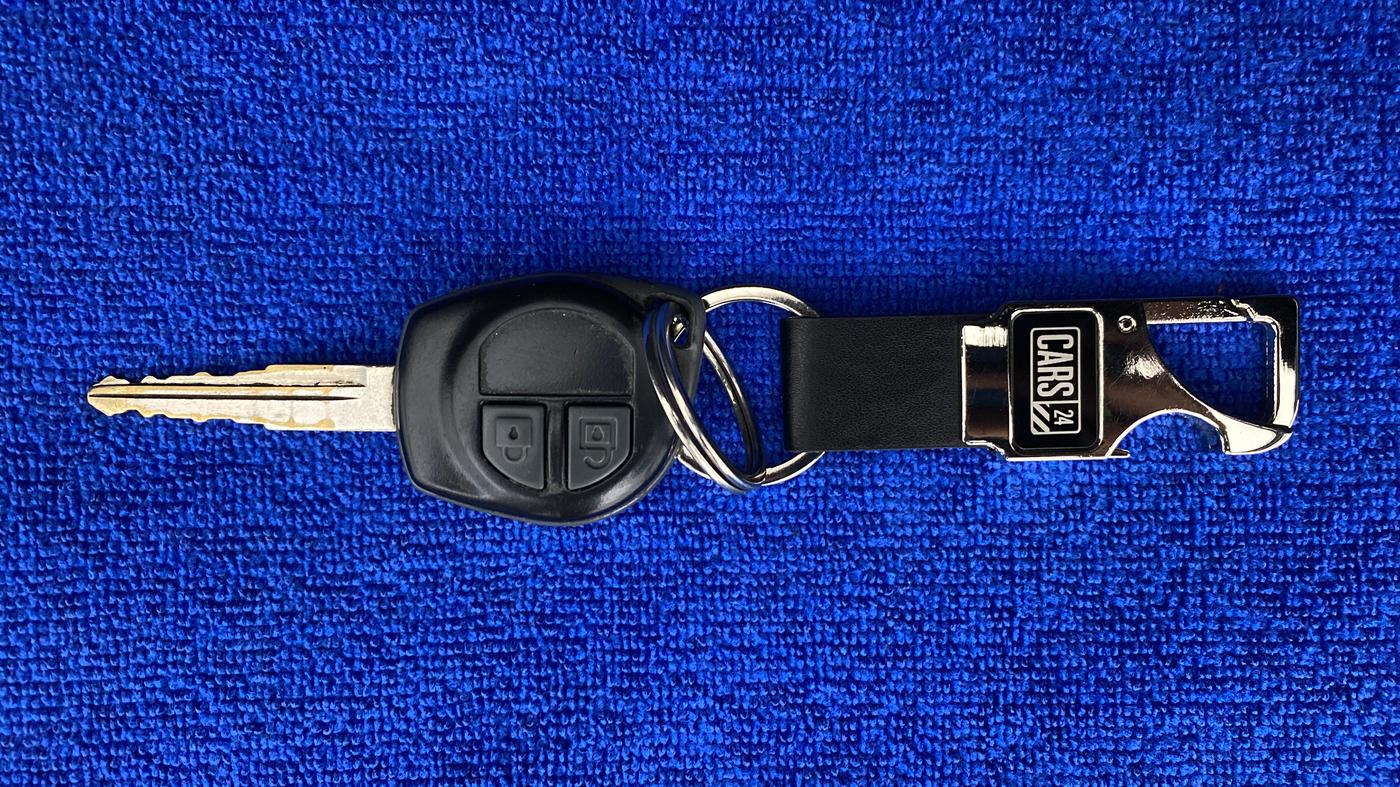 2016 Maruti Swift VXI D, Petrol, Manual, 73,059 km, Key Close Up