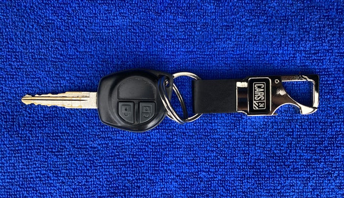 2016 Maruti Swift VXI D, Petrol, Manual, 73,059 km, Key Close Up