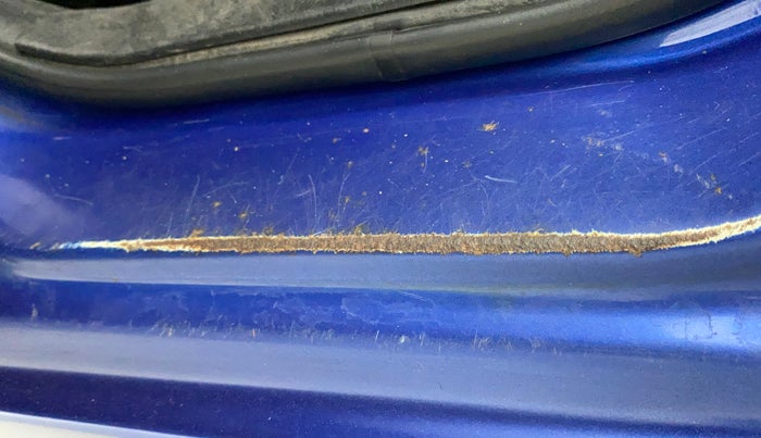 2014 Maruti Swift VXI, Petrol, Manual, 51,657 km, Left running board - Slight discoloration