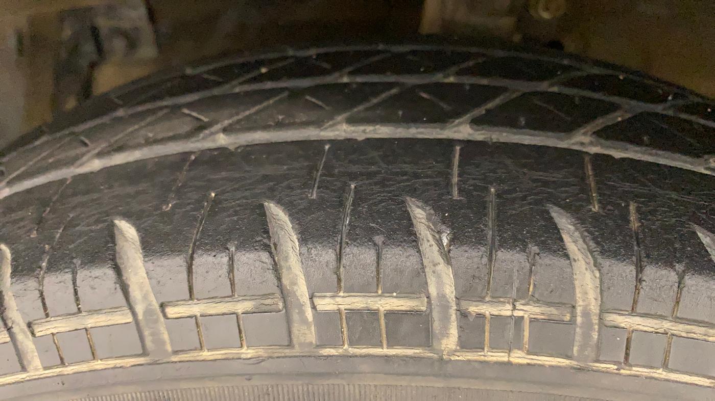 2014 Maruti Swift VXI, Petrol, Manual, 51,657 km, Left Front Tyre Tread