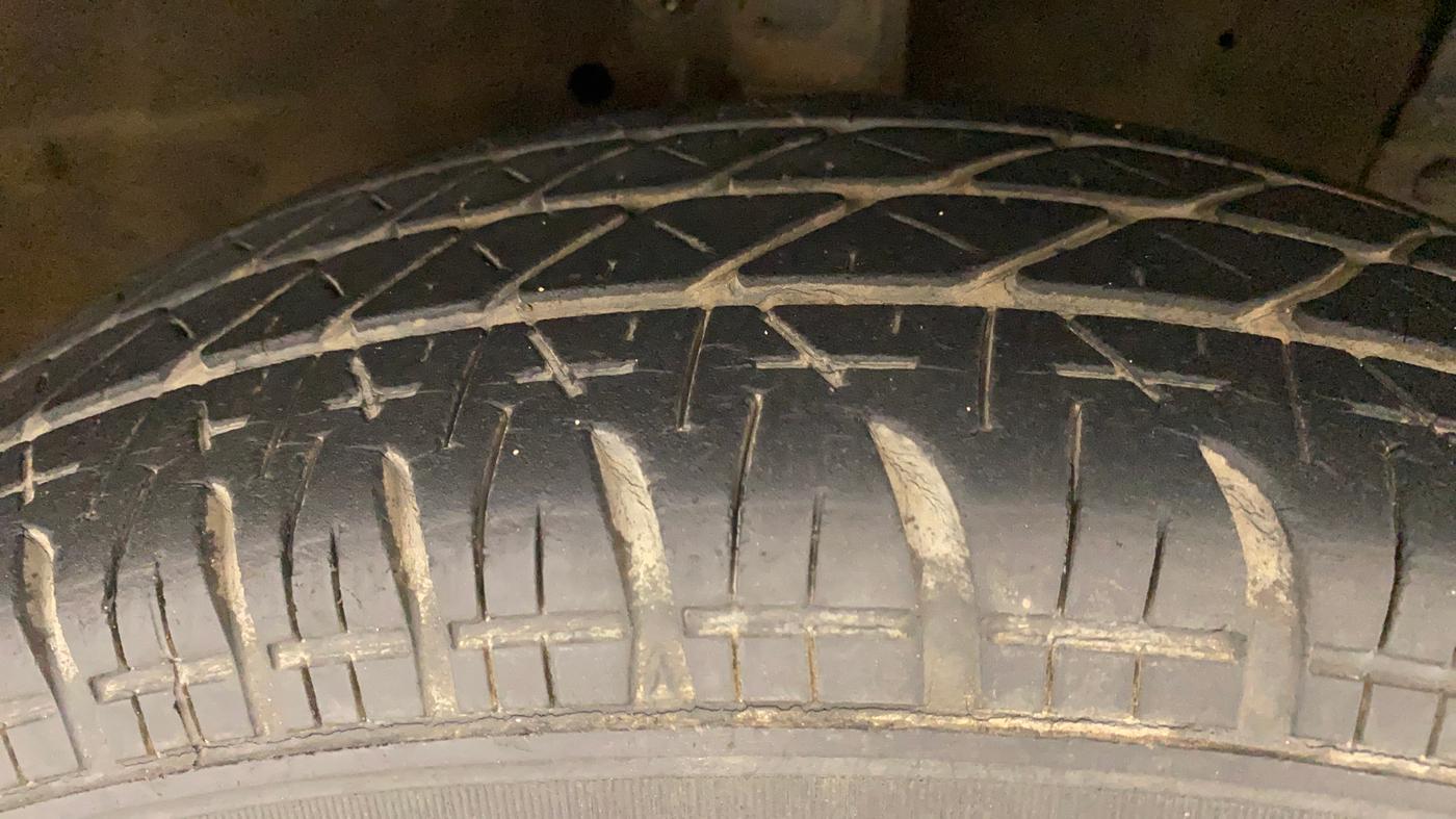 2014 Maruti Swift VXI, Petrol, Manual, 51,657 km, Right Front Tyre Tread