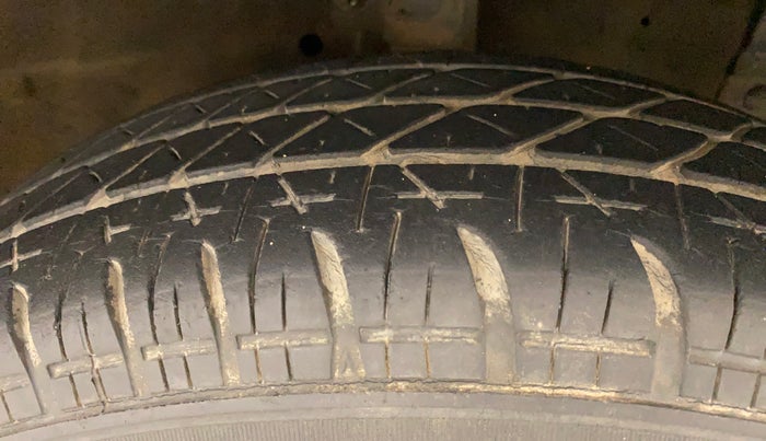 2014 Maruti Swift VXI, Petrol, Manual, 51,657 km, Right Front Tyre Tread