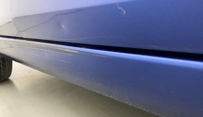 2014 Maruti Swift VXI, Petrol, Manual, 51,657 km, Right running board - Slightly dented