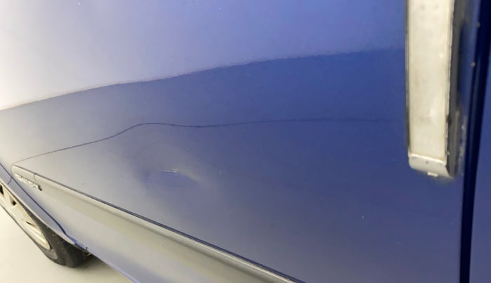 2014 Maruti Swift VXI, Petrol, Manual, 51,657 km, Front passenger door - Slightly dented