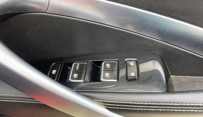 2020 MG HECTOR SHARP 1.5 DCT PETROL, Petrol, Automatic, 99,435 km, Driver Side Door Panels Control