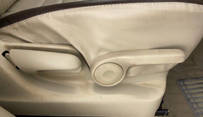 2014 Maruti Ertiga ZDI, Diesel, Manual, 25,569 km, Driver Side Adjustment Panel