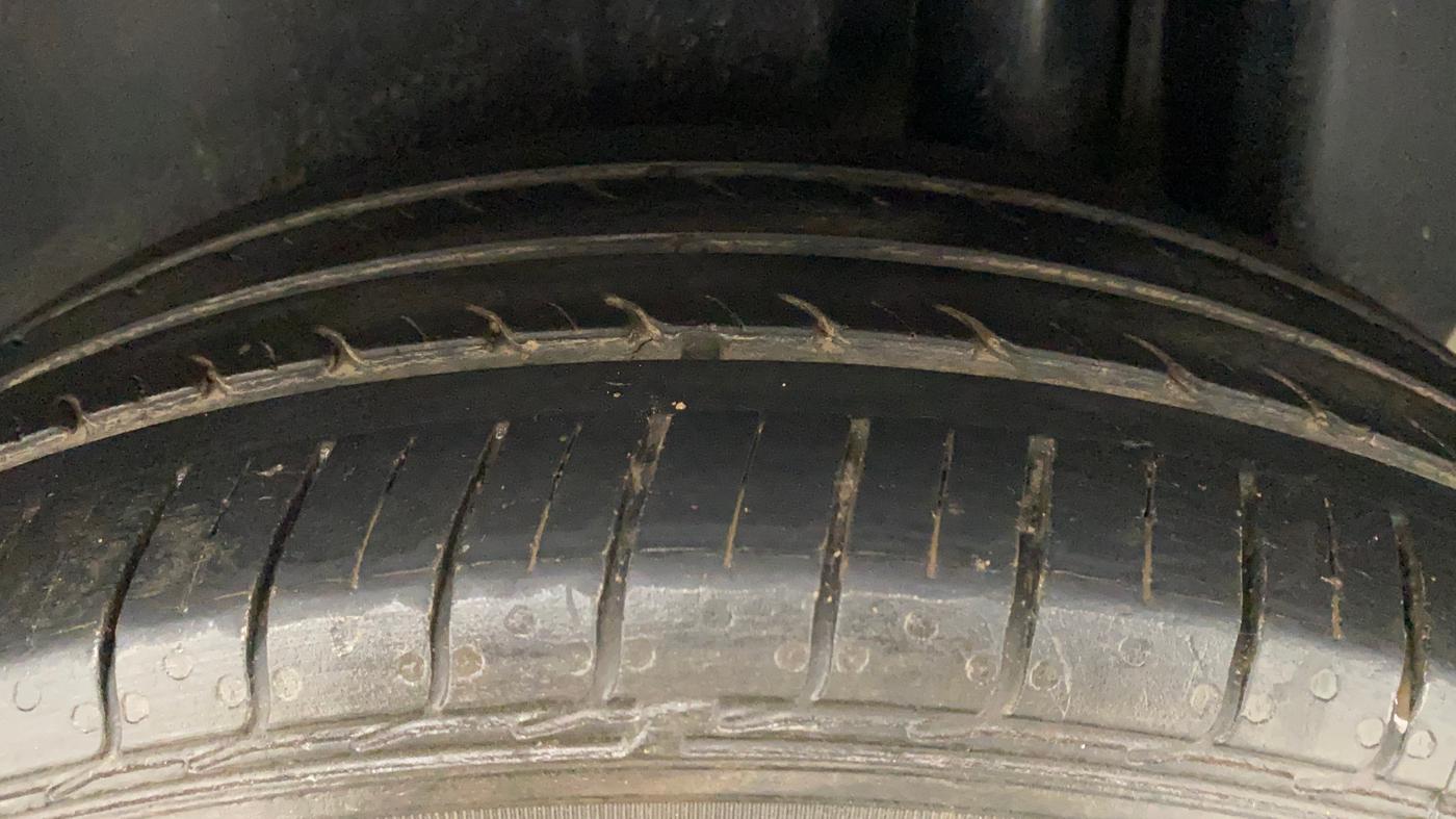 2019 Maruti Ciaz SIGMA 1.5 SHVS MT  PETROL, Petrol, Manual, 26,894 km, Left Rear Tyre Tread