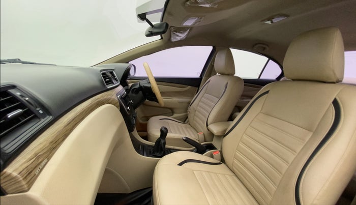 2019 Maruti Ciaz SIGMA 1.5 SHVS MT  PETROL, Petrol, Manual, 26,894 km, Right Side Front Door Cabin
