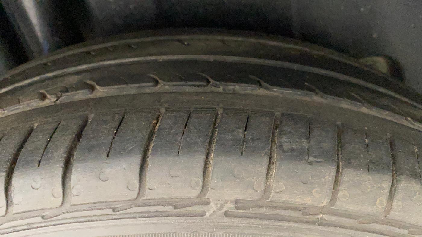 2019 Maruti Ciaz SIGMA 1.5 SHVS MT  PETROL, Petrol, Manual, 26,894 km, Right Rear Tyre Tread