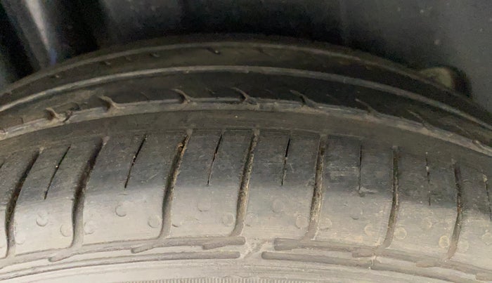 2019 Maruti Ciaz SIGMA 1.5 SHVS MT  PETROL, Petrol, Manual, 26,894 km, Right Rear Tyre Tread