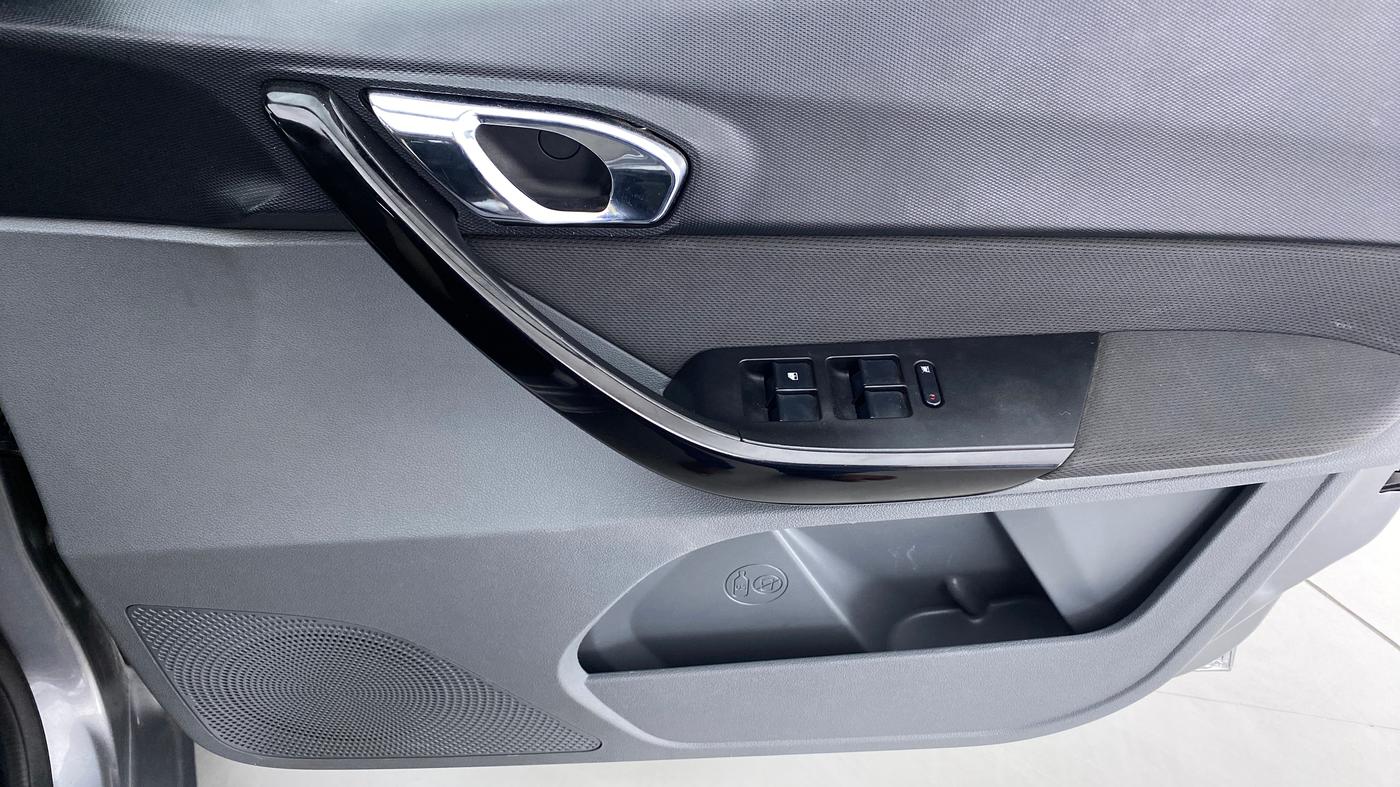 2018 Tata TIGOR Revotron XZA 1.2, Petrol, Automatic, 54,243 km, Driver Side Door Panels Control