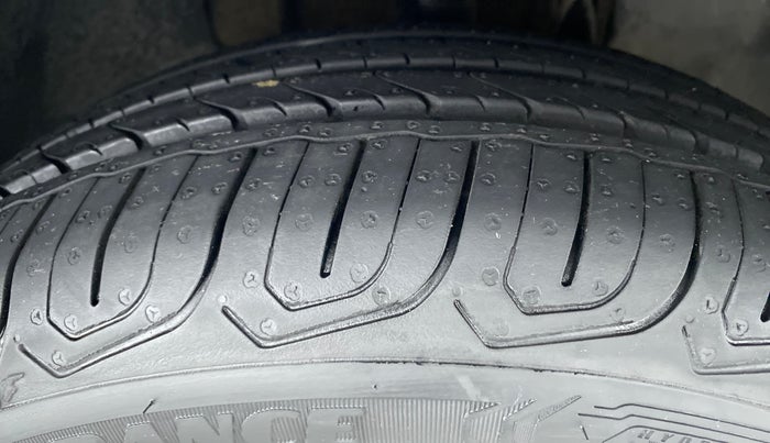 2018 Tata TIGOR Revotron XZA 1.2, Petrol, Automatic, 54,243 km, Right Front Tyre Tread