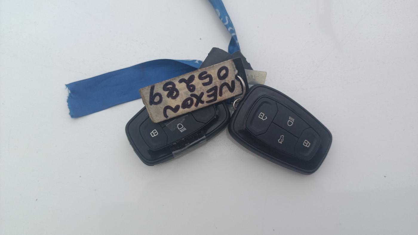 2023 Tata NEXON FEARLESS SUNROOF DUAL TONE 1.2 PETROL, Petrol, Manual, 46,023 km, Key Close Up