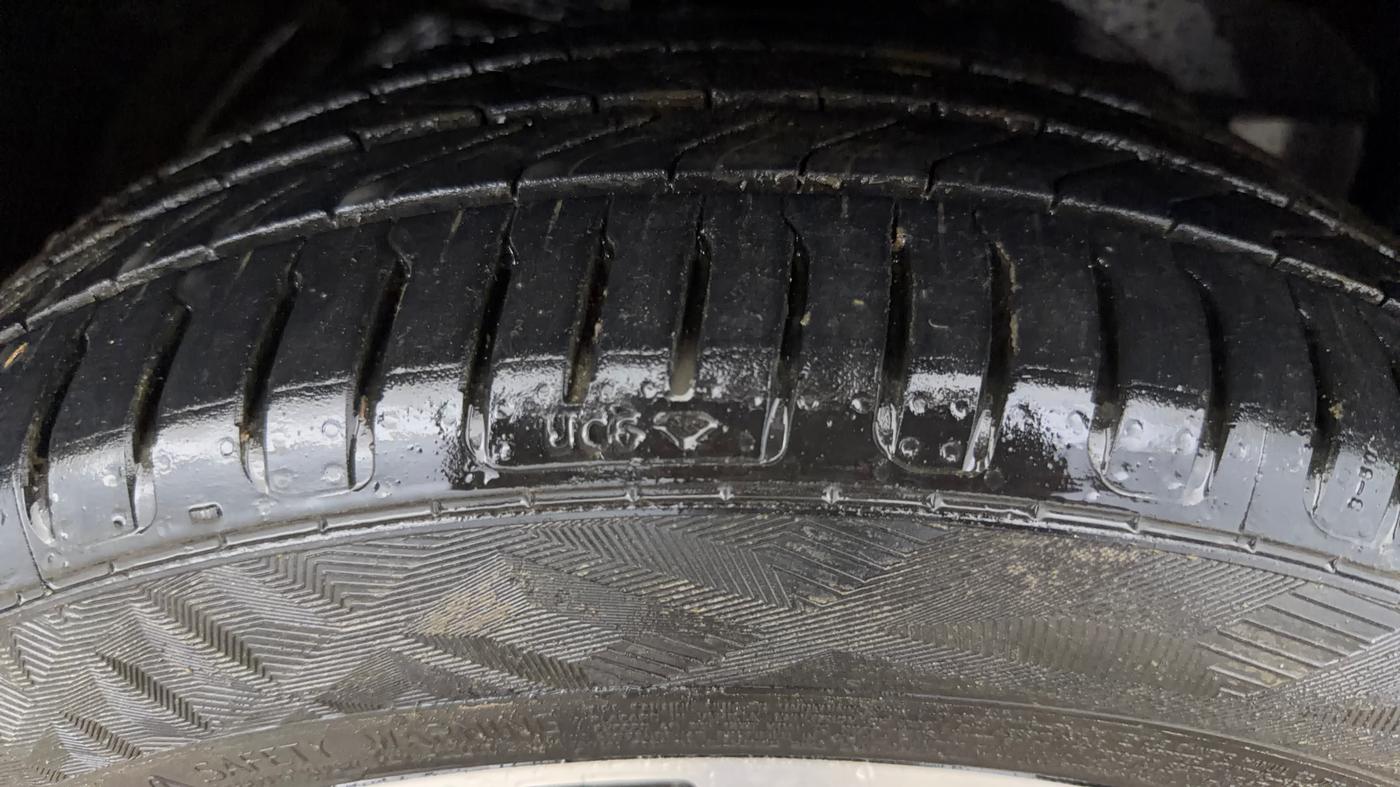 2021 MG HECTOR SHARP 1.5 DCT PETROL, Petrol, Automatic, 44,913 km, Right Front Tyre Tread
