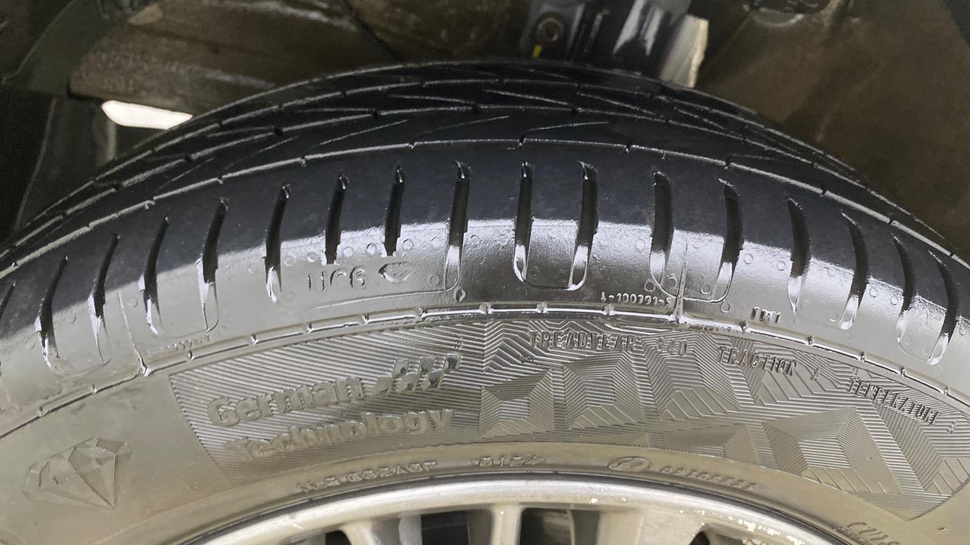 2020 Maruti Ertiga ZXI+ SHVS, Petrol, Manual, 83,865 km, Left Front Tyre Tread