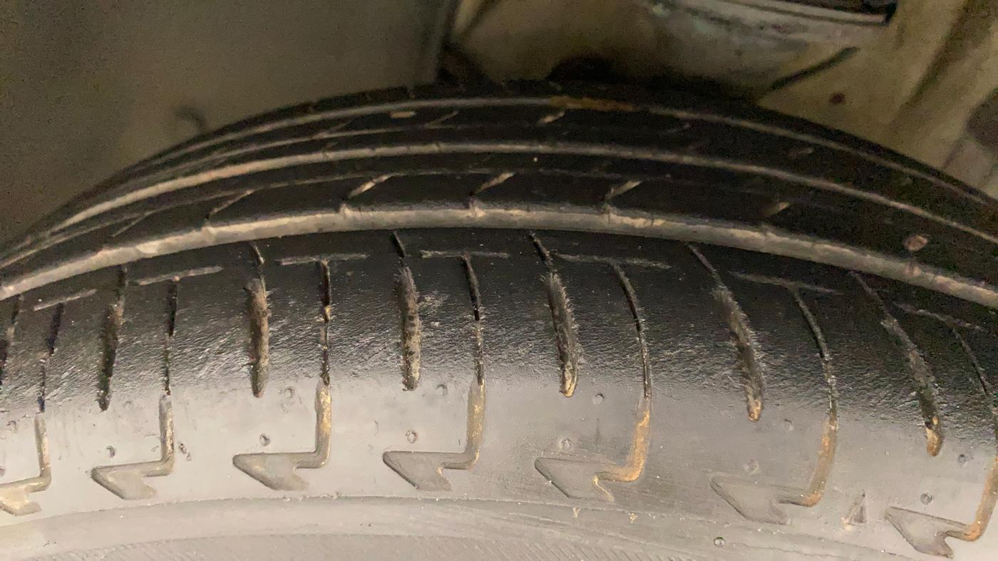 2017 Maruti IGNIS ALPHA 1.2 AMT, Petrol, Automatic, 34,072 km, Left Front Tyre Tread