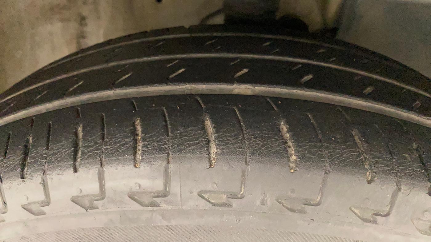 2017 Maruti IGNIS ALPHA 1.2 AMT, Petrol, Automatic, 34,072 km, Right Front Tyre Tread