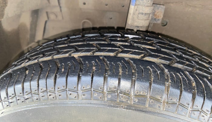 2017 Maruti Swift LXI (O), Petrol, Manual, 32,864 km, Left Front Tyre Tread