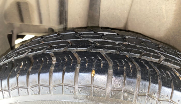 2017 Maruti Swift LXI (O), Petrol, Manual, 32,864 km, Right Rear Tyre Tread