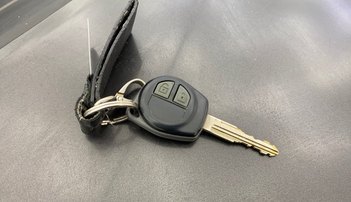 2017 Maruti Swift LXI (O), Petrol, Manual, 32,864 km, Key Close Up