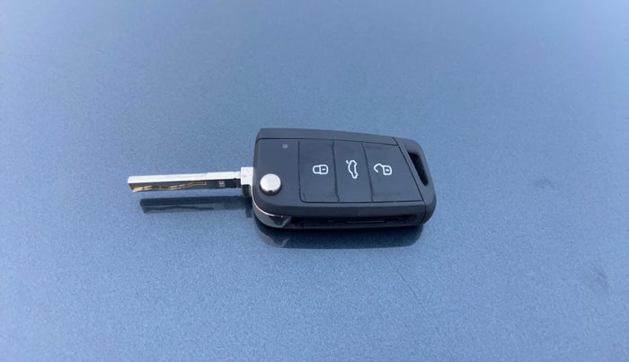 2021 Volkswagen TAIGUN TOPLINE 1.0 TSI MT, Petrol, Manual, 51,580 km, Key Close Up