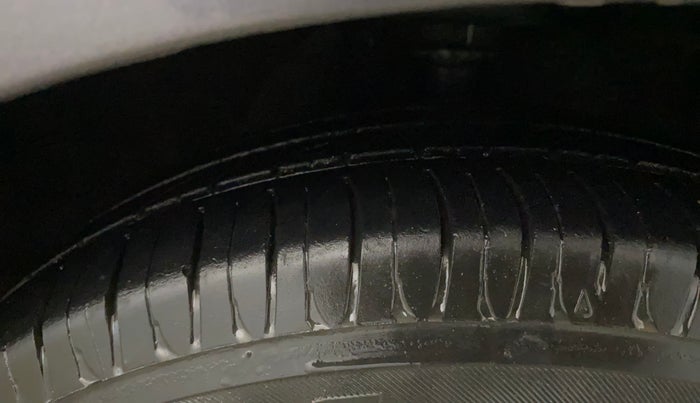 2016 Hyundai Grand i10 SPORTZ 1.2 KAPPA VTVT, Petrol, Manual, 65,801 km, Right Front Tyre Tread