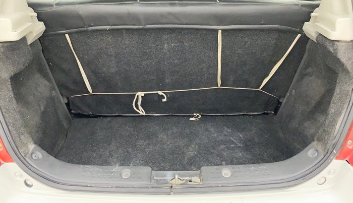 2011 Maruti Swift LXI, Petrol, Manual, 31,841 km, Dicky (Boot door) - Parcel tray missing
