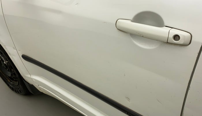 2011 Maruti Swift LXI, Petrol, Manual, 31,841 km, Front passenger door - Slightly dented