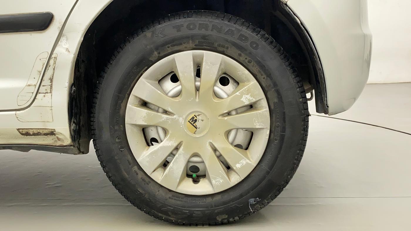 2011 Maruti Swift LXI, Petrol, Manual, 31,841 km, Left Rear Wheel