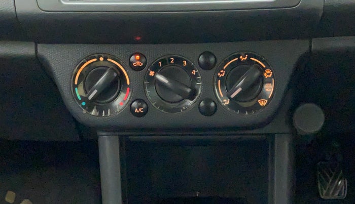 2011 Maruti Swift LXI, Petrol, Manual, 31,841 km, AC Unit - Car heater not working